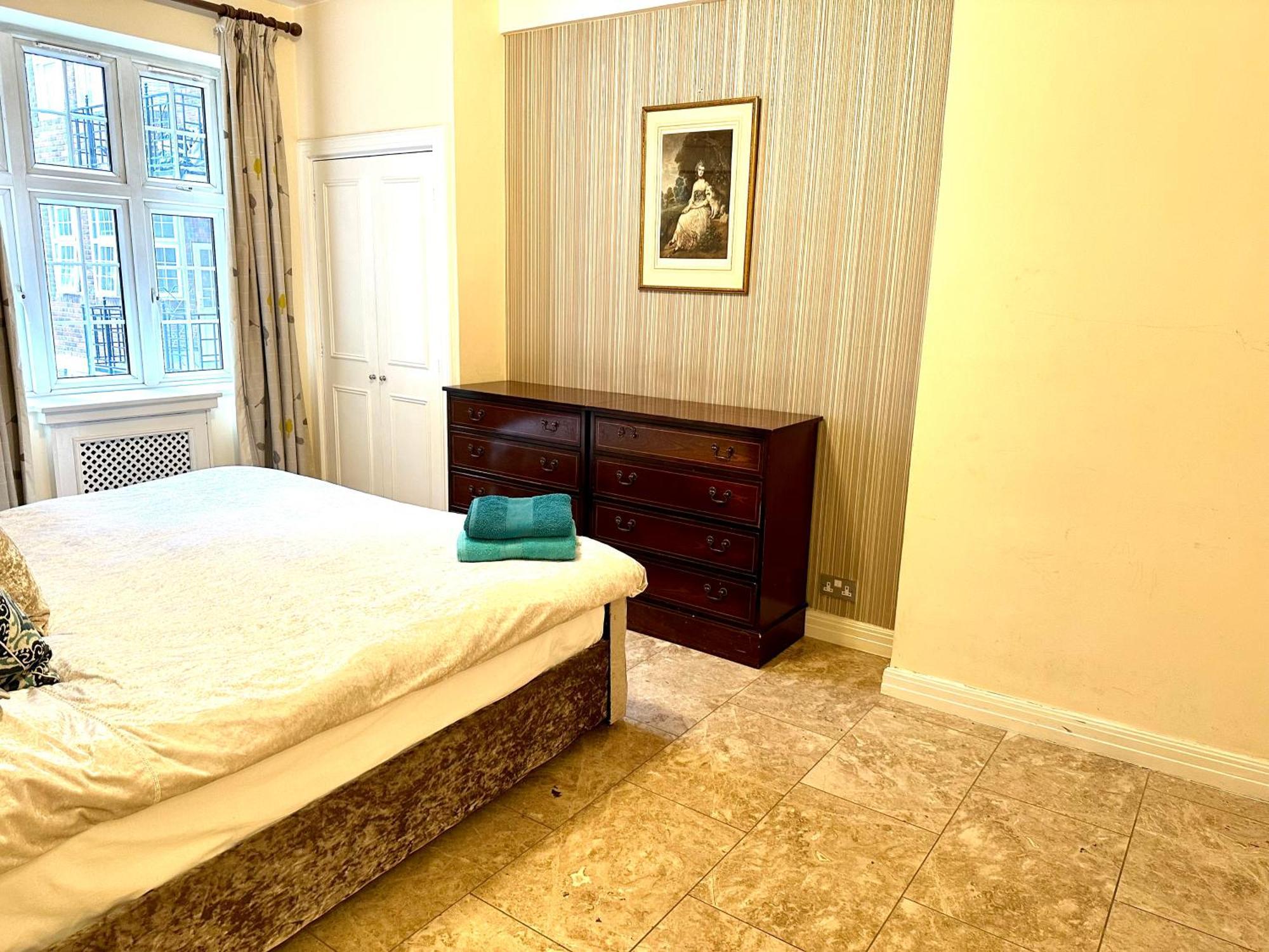 Prime Location - 2 Beds 3 Bath Flat Knightsbridge Appartement *